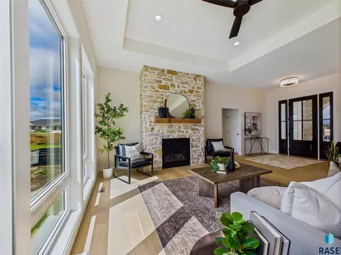 6609 E Hawker Cir, Sioux Falls, SD 57110 photo 7