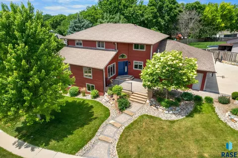4513 S Southridge Dr, Sioux Falls, SD 57105