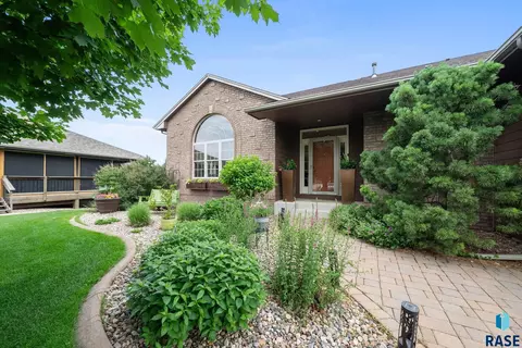 4400 E Aster Cir, Sioux Falls, SD 57103 photo 2