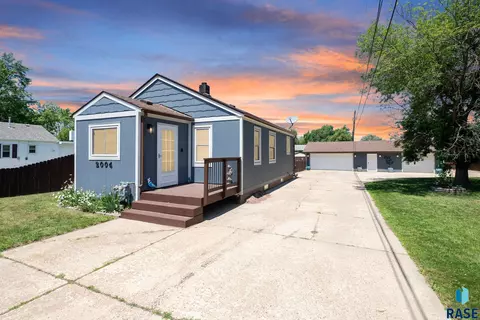 2004 E Mulberry St, Sioux Falls, SD 57103 photo 2