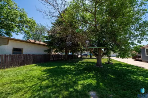 2004 E Mulberry St, Sioux Falls, SD 57103 photo 9