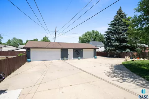 2004 E Mulberry St, Sioux Falls, SD 57103 photo 4