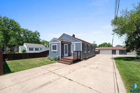 2004 E Mulberry St, Sioux Falls, SD 57103 photo 3