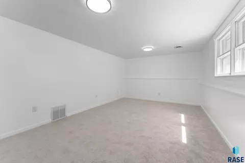 409 S 8th Ave, Brandon, SD 57005 photo 26