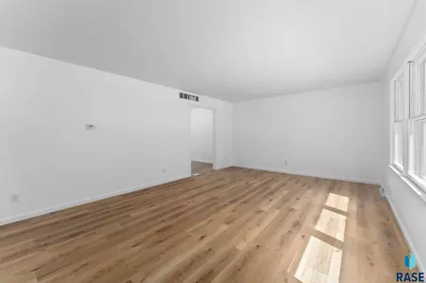409 S 8th Ave, Brandon, SD 57005 photo 11
