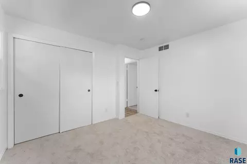 409 S 8th Ave, Brandon, SD 57005 photo 17