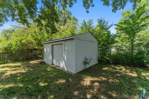 409 S 8th Ave, Brandon, SD 57005 photo 32