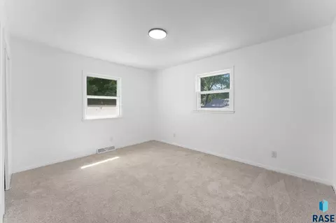 409 S 8th Ave, Brandon, SD 57005 photo 13