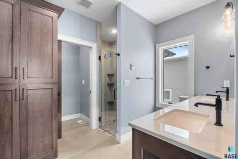 Bath - Undisclosed, Sioux Falls, SD 57110 photo 1 of 4
