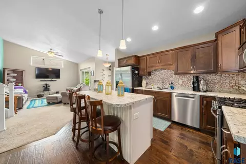 601 W Highpointe St, Tea, SD 57064 photo 6