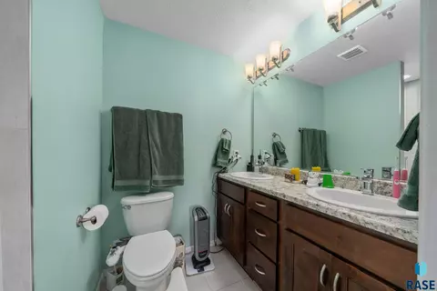 601 W Highpointe St, Tea, SD 57064 photo 14