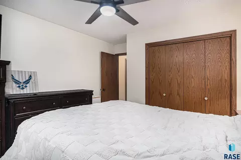 926 10th St NE, Madison, SD 57042 photo 13