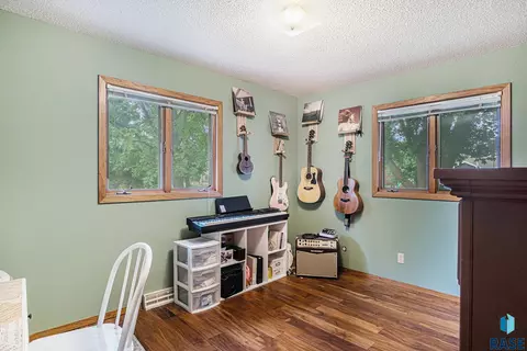 926 10th St NE, Madison, SD 57042 photo 15