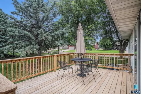 926 10th St NE, Madison, SD 57042 photo 27