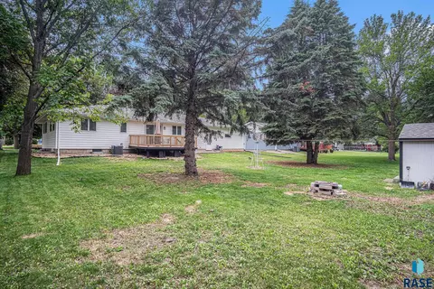 926 10th St NE, Madison, SD 57042 photo 29