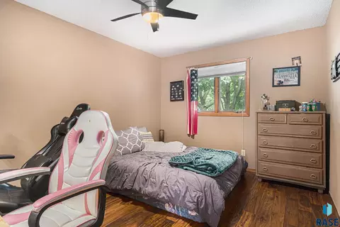 926 10th St NE, Madison, SD 57042 photo 11