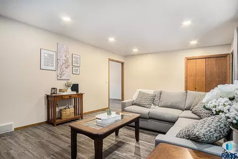 926 10th St NE, Madison, SD 57042 photo 9