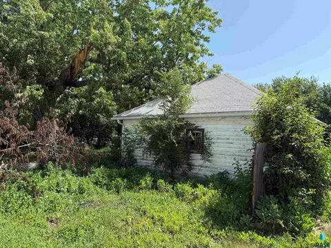 204 E State St, Marion, SD 57043 photo 31