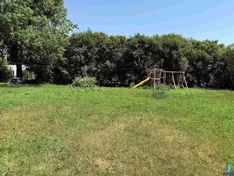204 E State St, Marion, SD 57043 photo 28