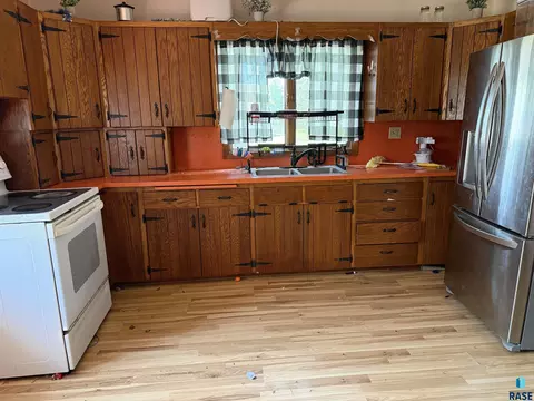 204 E State St, Marion, SD 57043 photo 6
