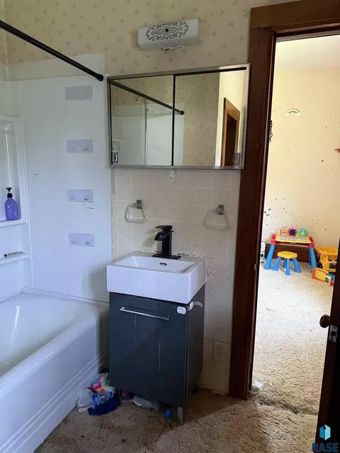 204 E State St, Marion, SD 57043 photo 12