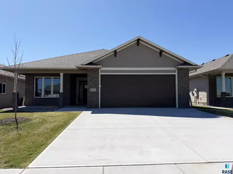8105 W 24th St, Sioux Falls, SD 57106