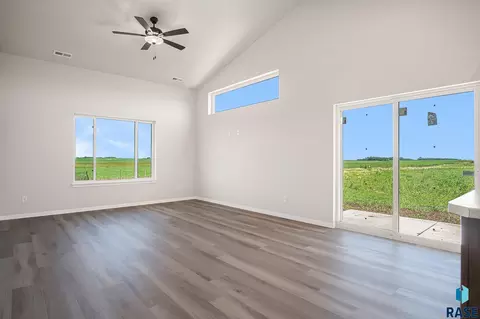 1122 11th St NE, Madison, SD 57042 photo 2