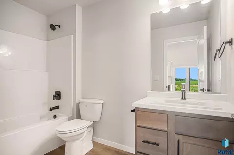 1122 11th St NE, Madison, SD 57042 photo 10