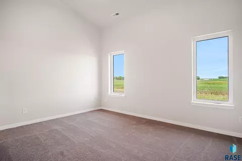 1122 11th St NE, Madison, SD 57042 photo 5