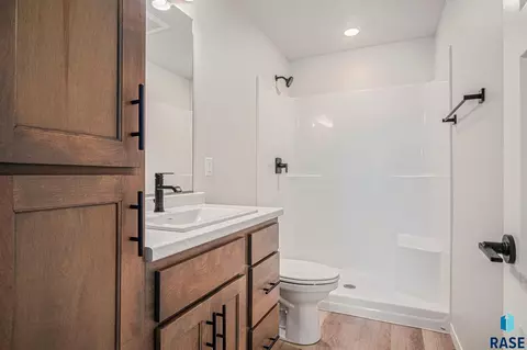 1122 11th St NE, Madison, SD 57042 photo 7