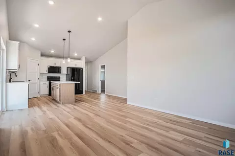 1122 11th St NE, Madison, SD 57042 photo 3