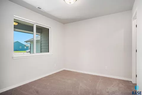 1122 11th St NE, Madison, SD 57042 photo 8