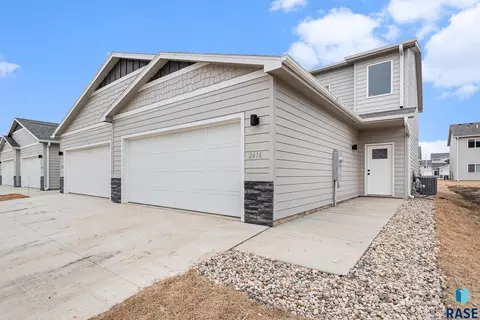 8016 E Tencate Pl, Sioux Falls, SD 57110 photo 3