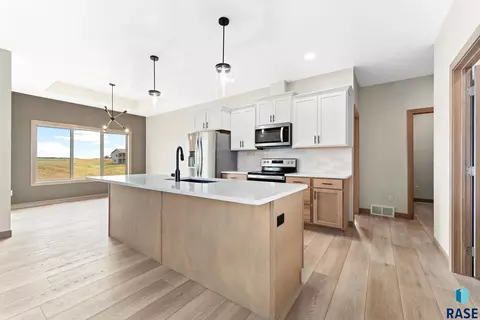 300 Willow Trl, Crooks, SD 57020 photo 17