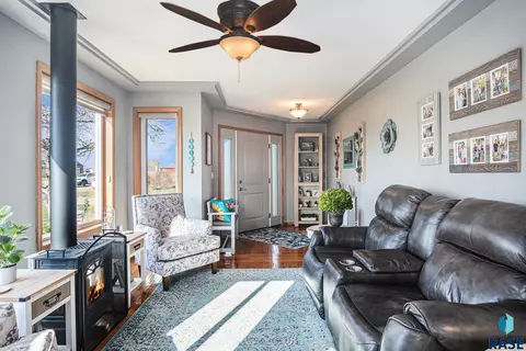 45122 Herman Blvd, Madison, SD 57042 photo 7