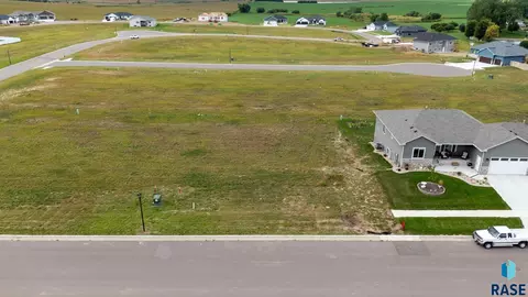 621 Hanna Trl, Crooks, SD 57020