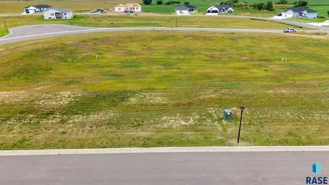 105 High Cross Cir, Crooks, SD 57020
