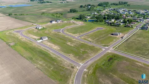 101 S Ridgeview Ave, Crooks, SD 57020