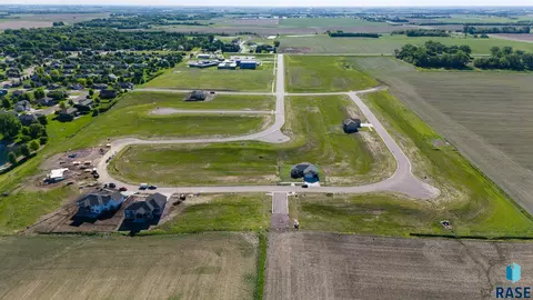 208 W Willow Trl, Crooks, SD 57020