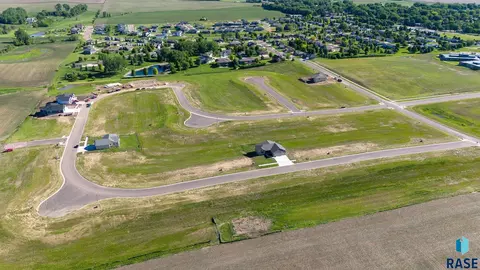 504 W Willow Trl, Crooks, SD 57020