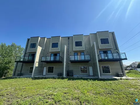 Exterior - 5000 E 54th St, Sioux Falls, SD 57110 photo 3 of 3