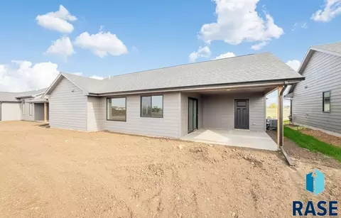 Exterior - 1001 E Wayne Pl, Tea, SD 57064 photo 2 of 2