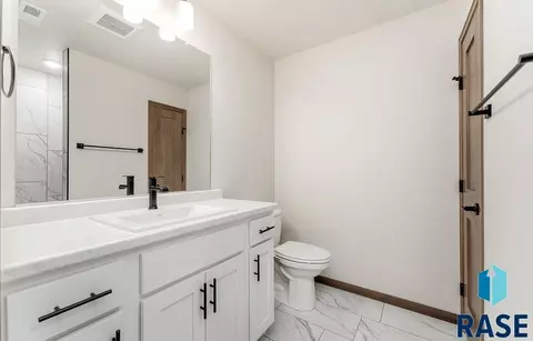 Bath - 1001 E Wayne Pl, Tea, SD 57064 photo 2 of 3