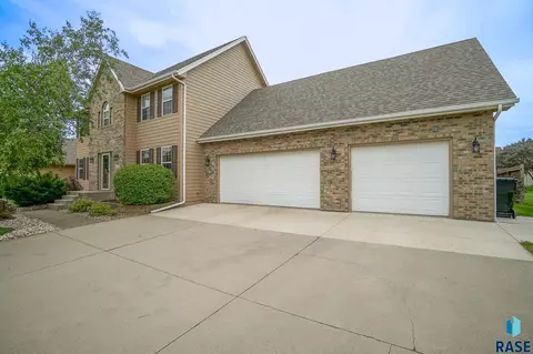 513 E Switch Grass Trl, Brandon, SD 57005 photo 2