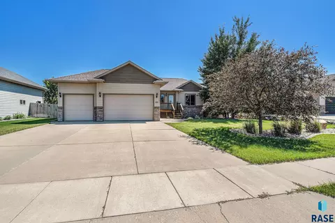 501 Taylor Dr, Tea, SD 57064 photo 2