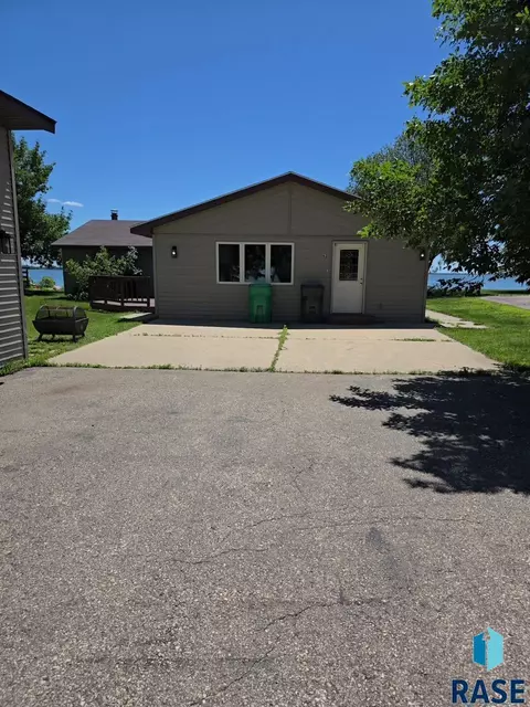 162 NW Lake Dr, Lake Norden, SD 57248