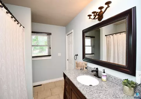 104 E 40th St, Sioux Falls, SD 57105 photo 13