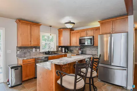 104 E 40th St, Sioux Falls, SD 57105 photo 7