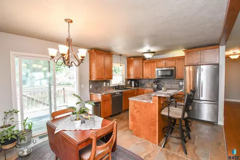 104 E 40th St, Sioux Falls, SD 57105 photo 8