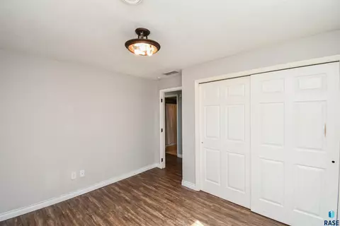 104 E 40th St, Sioux Falls, SD 57105 photo 22